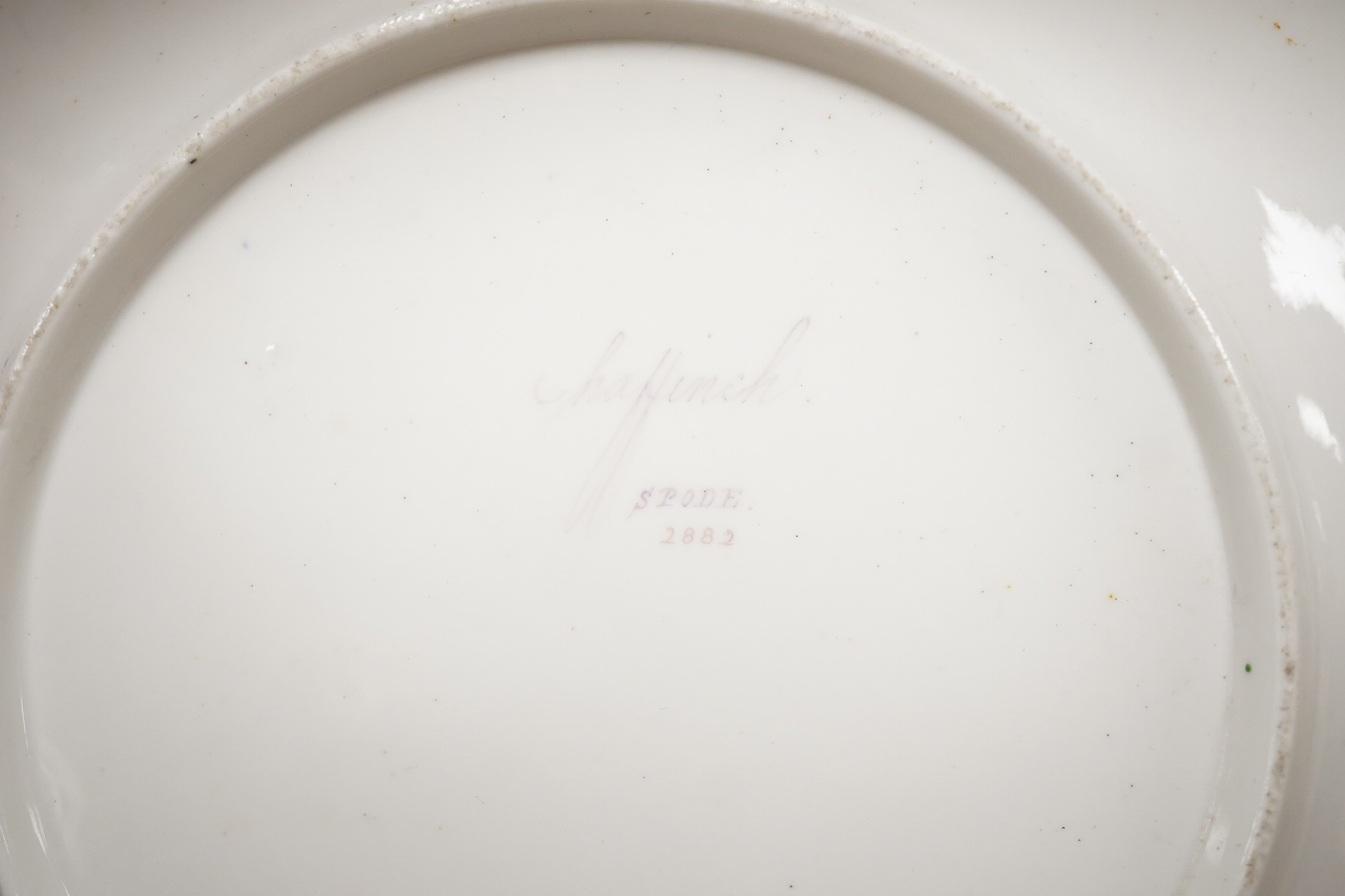 A 19th century, Spode pattern 2882 cabinet plate, hand painted with a Chaffinch, 21cm in diameter